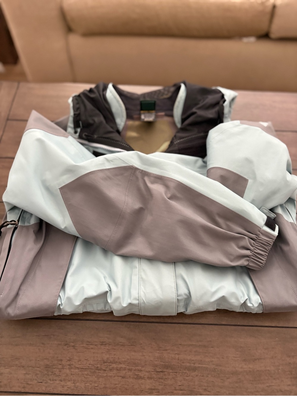 GORE-TEX Women's Two-Tone Light Blue & Gray Ski Jacket - Picture 4 of 8